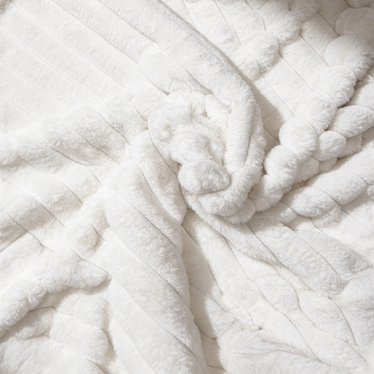 Fascinator Luxe Fur Splashproof Blanket