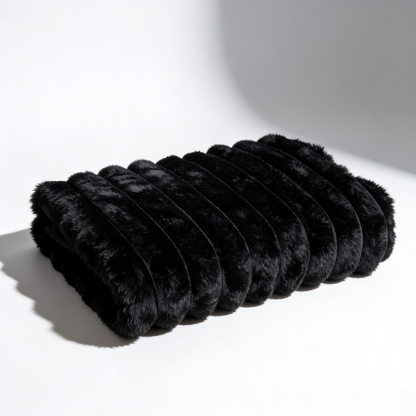 Fascinator Luxe Fur Splashproof Blanket